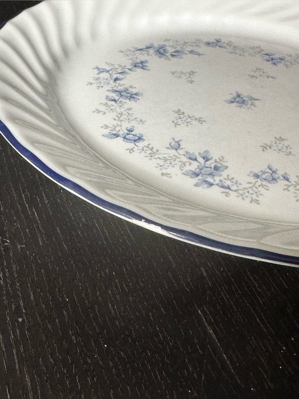 Corelle Corning White + Blue Floral Dinner Plates Swirl-rimmed: Set of 4 - Picture 6 of 8